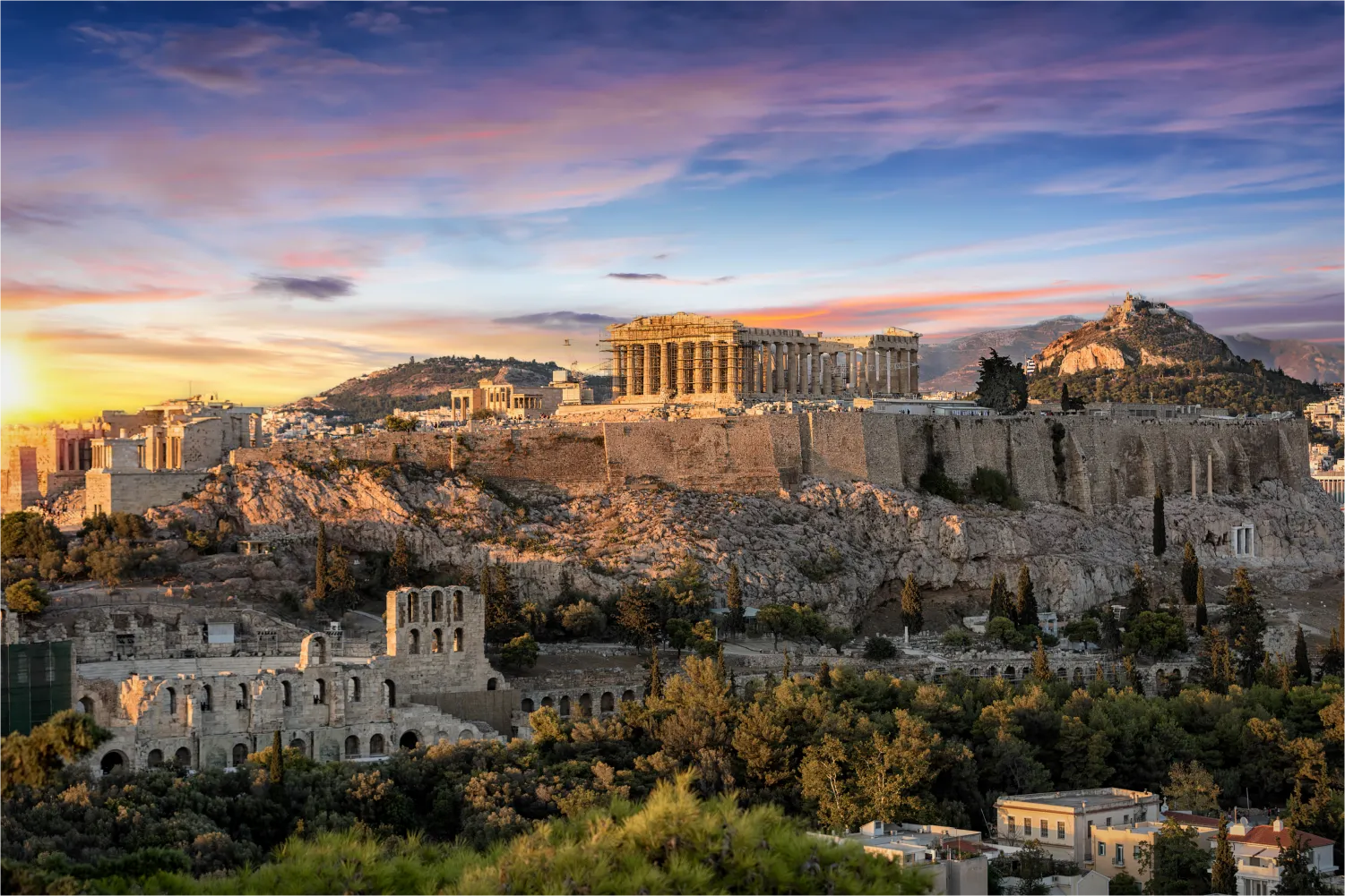 Άποψη του ναού του Διός με θέα την Ακρόπολη της Αθήνας στην Ελλάδα