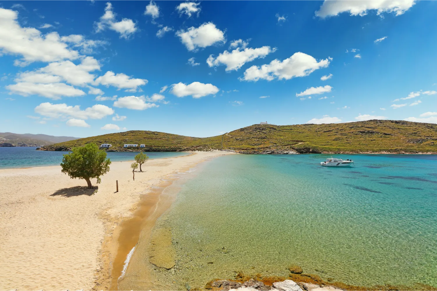 H παραλία της Κολώνας στην Κύθνο